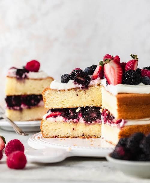 Vanilla berry cake